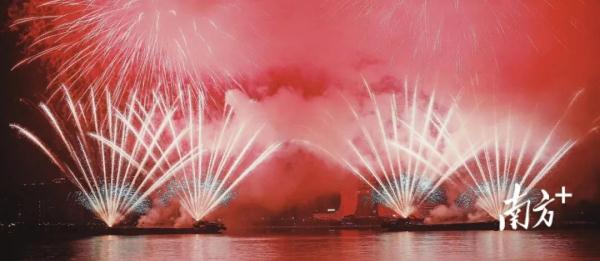 广东多地夜空刷屏，现场画面来了