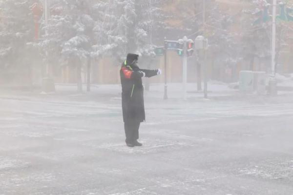 -53℃咋过冬?有漠河人说:“我们屋里穿短袖!” -53℃咋过冬?有漠河人说:“我们屋里穿短袖!”
