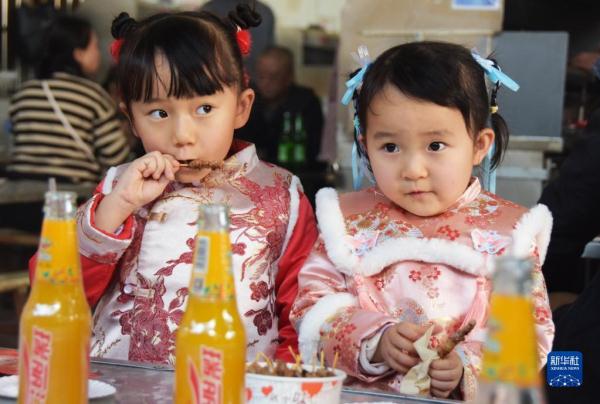 镜头里的中国年——享美食 过大年