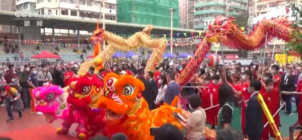 香港:金龙巡游贺新岁 香港市民庆新年 香港:金龙巡游贺新岁 香港市民庆新年