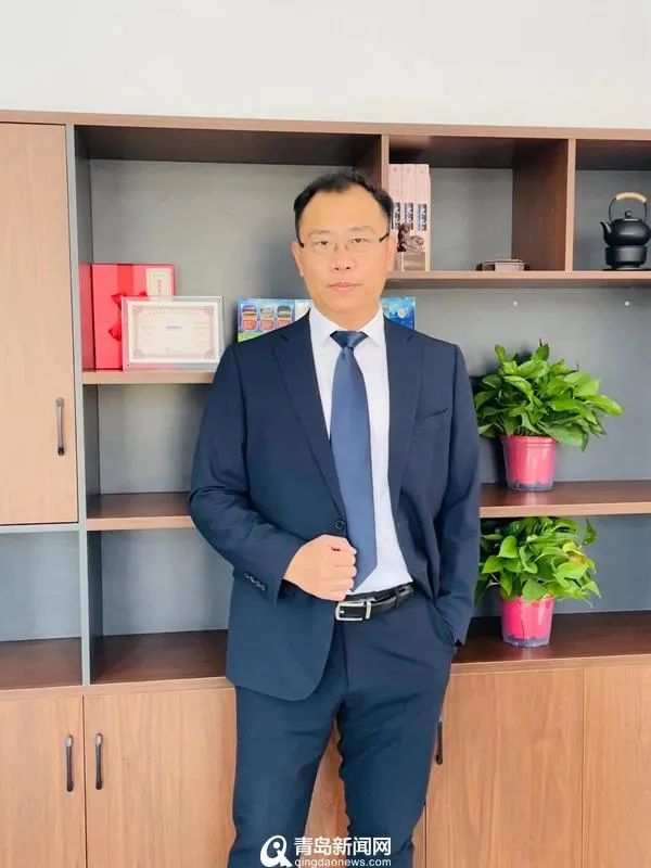 大年初一山东“蓝衣大哥”跳海救人!全网点赞寻人! 大年初一山东“蓝衣大哥”跳海救人!全网点赞寻人!