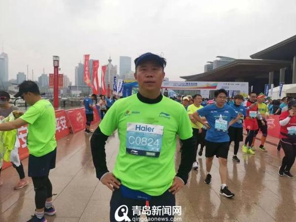 大年初一山东“蓝衣大哥”跳海救人!全网点赞寻人! 大年初一山东“蓝衣大哥”跳海救人!全网点赞寻人!