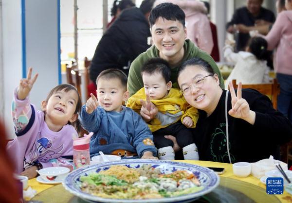 镜头里的中国年——享美食 过大年