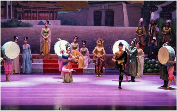 舞剧《丝路花雨》：将瑰丽多彩的敦煌壁画搬上舞台