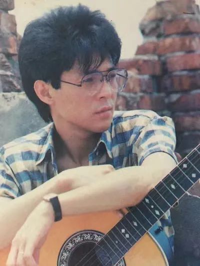 春晚乐难忘 | 悬念式出场太惊艳！姜育恒再上春晚引爆“回忆杀”