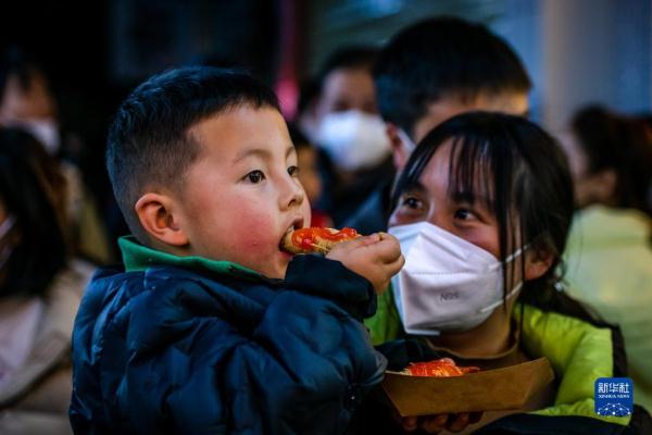 镜头里的中国年——享美食 过大年