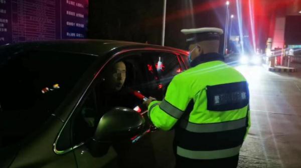 河南高速交警：假期过半车流量持续攀升，请避开正月初六返程高峰！