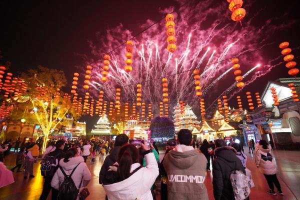 绵阳方特主题乐园民俗表演年味足