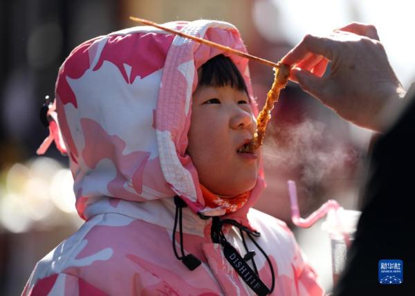 镜头里的中国年——享美食 过大年