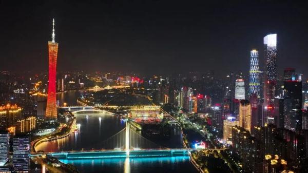 广东多地夜空刷屏，现场画面来了