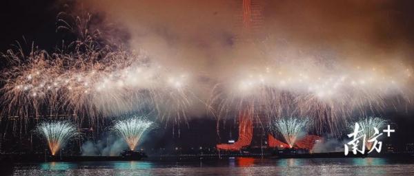 广东多地夜空刷屏，现场画面来了