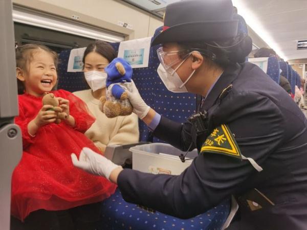 丁车长的“百宝箱”和她的童年梦