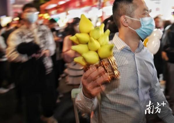 广东多地夜空刷屏，现场画面来了