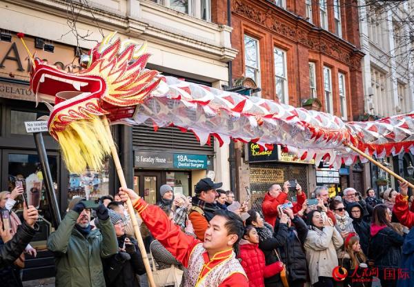英国欢庆中国兔年春节