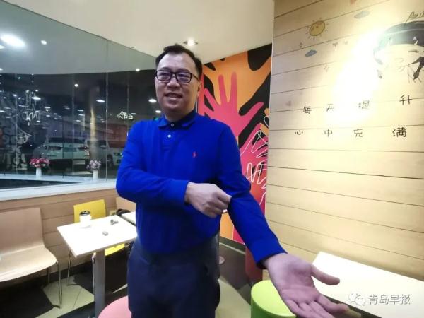 大年初一山东“蓝衣大哥”跳海救人!全网点赞寻人! 大年初一山东“蓝衣大哥”跳海救人!全网点赞寻人!