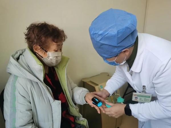 这个春节,他们是市民的坚实“医靠” 这个春节,他们是市民的坚实“医靠”