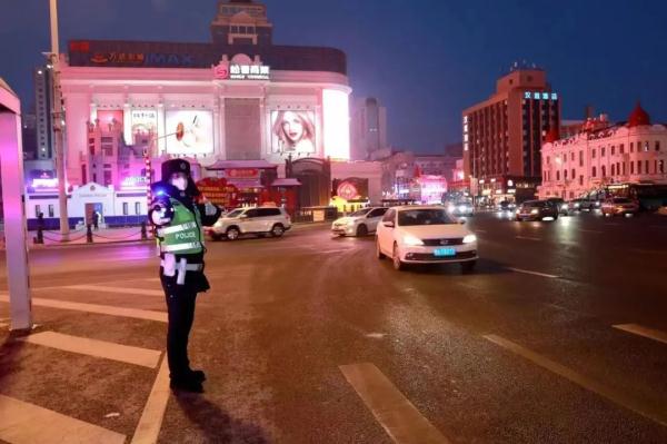 “冻”真格！哈尔滨冷到破纪录，当你冷到“发紫”，他们在……