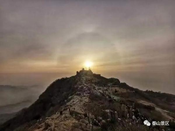 泰山之巅出现的冰晕奇观是什么