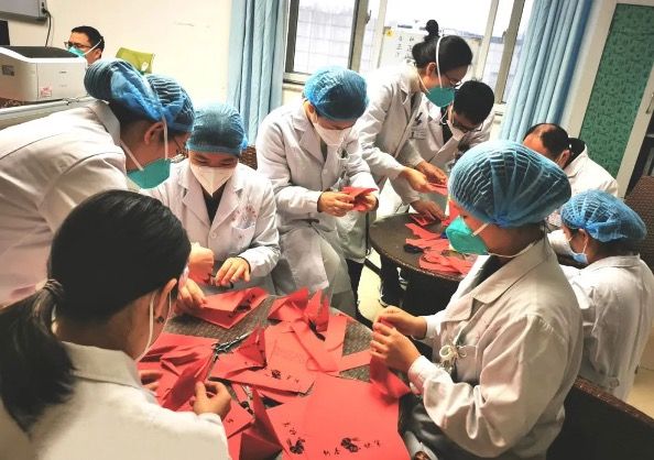 四川省康复医院：病房年味浓