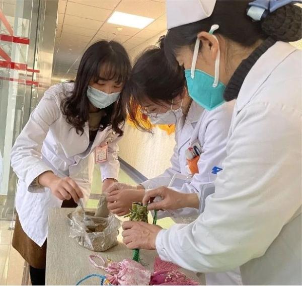 四川省康复医院：病房年味浓