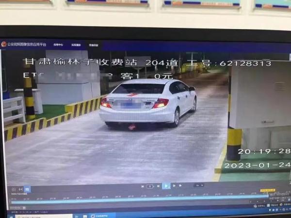 “无知者无畏”,高速逆行吓坏过路司机 “无知者无畏”,高速逆行吓坏过路司机