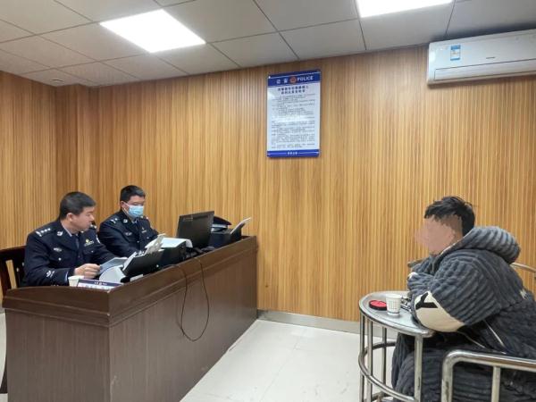 除夕夜，这3人被带回！