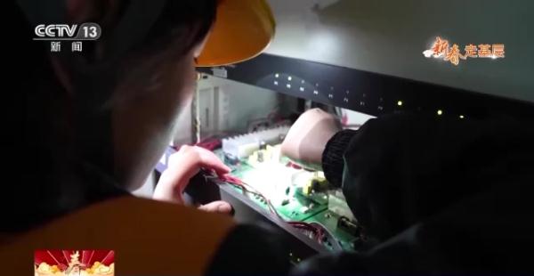 巡检铁路摸黑作业 “00后”女通信工主动请缨到一线