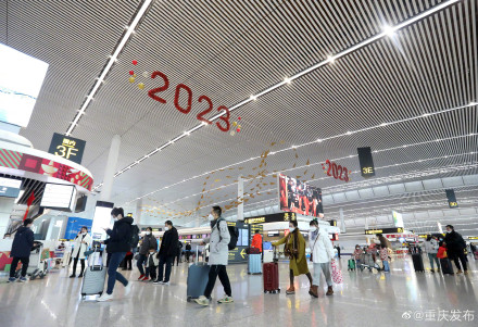 迎送旅客超12万人次 重庆江北国际机场迎返程高峰
