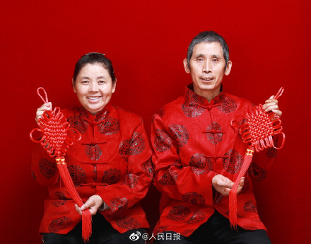 温暖传递！环卫工夫妻的春节CP照好有感染力