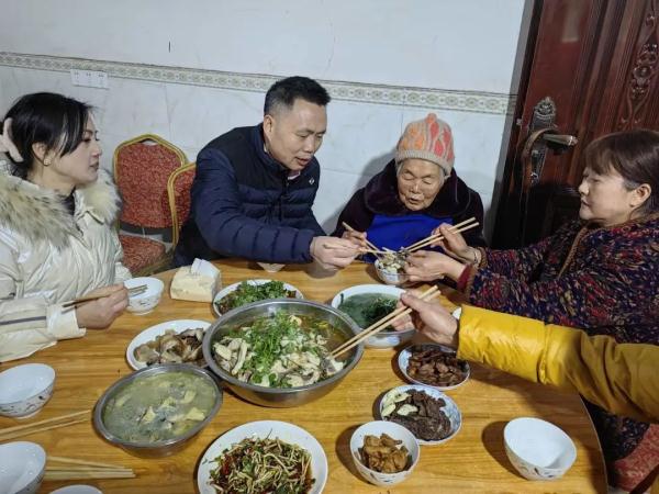 华西教授回乡,又干起了“老本行”! 华西教授回乡,又干起了“老本行”!