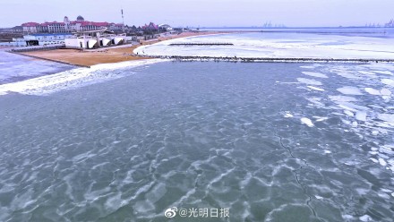 山东潍坊海上冰晶美如画 山东潍坊海上冰晶美如画