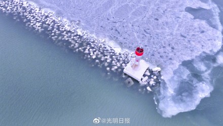 山东潍坊海上冰晶美如画 山东潍坊海上冰晶美如画