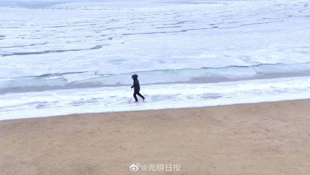山东潍坊海上冰晶美如画 山东潍坊海上冰晶美如画
