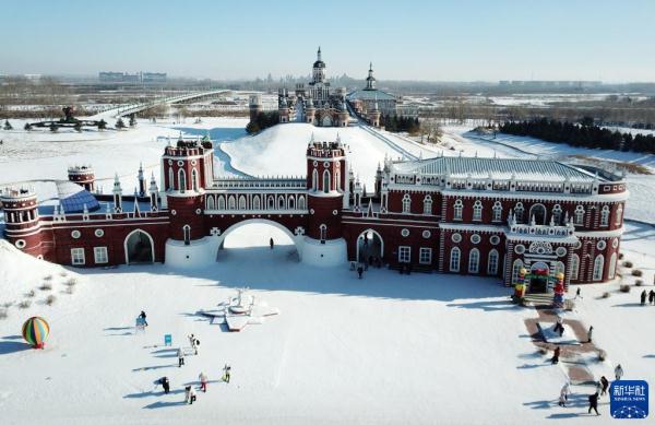 新春旅游不畏寒 冰雪火热“春满园”