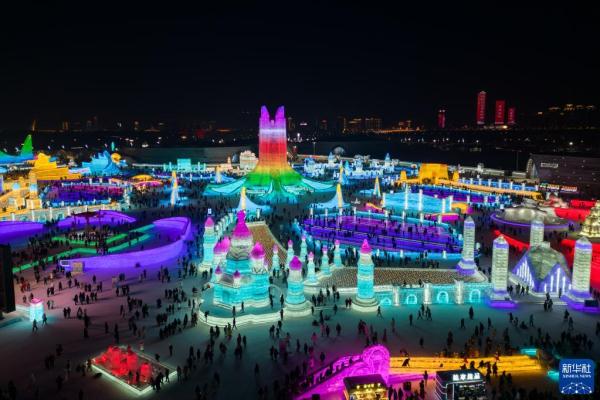 新春旅游不畏寒 冰雪火热“春满园”