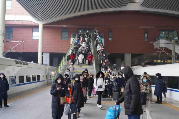 日发将破31.5万人次！哈铁迎返程高峰，这些物品不能带
