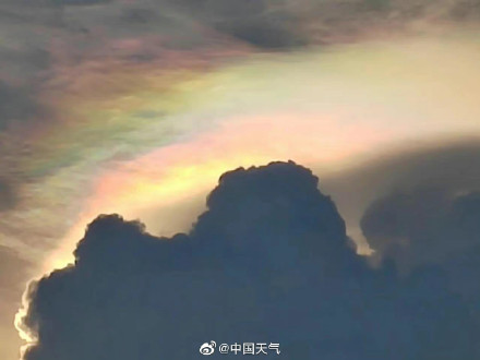 云南大理多地出现七彩祥云 云南大理多地出现七彩祥云