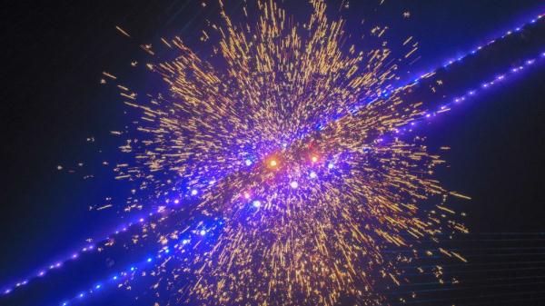 四川遂宁：铁花飞舞闹新春