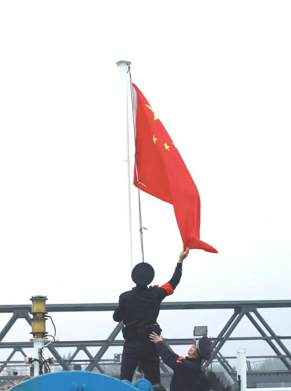 他在这条“隐形”的海上铁路，一待就是19年！