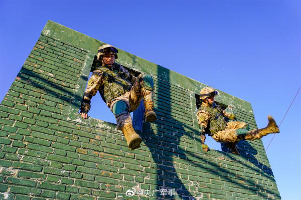 武警特战队员节后火热开练