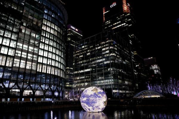 伦敦金丝雀码头举行冬日灯光秀 伦敦金丝雀码头举行冬日灯光秀