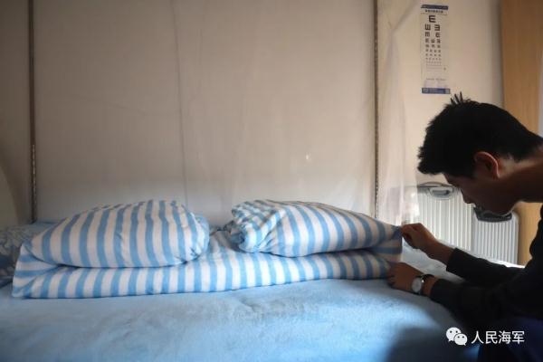 军校生过年回家有多闲不住？狗子都得跟着拉练5公里