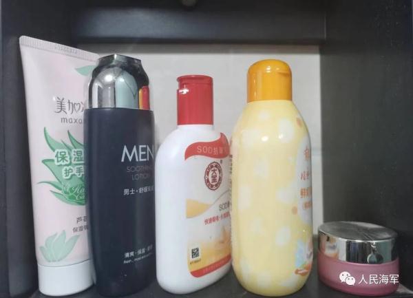 军校生过年回家有多闲不住？狗子都得跟着拉练5公里