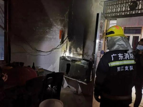 烧香点烛迎“财神”,为何酿出一场火? 烧香点烛迎“财神”,为何酿出一场火?