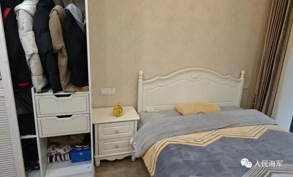 军校生过年回家有多闲不住？狗子都得跟着拉练5公里