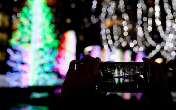 伦敦金丝雀码头举行冬日灯光秀 伦敦金丝雀码头举行冬日灯光秀