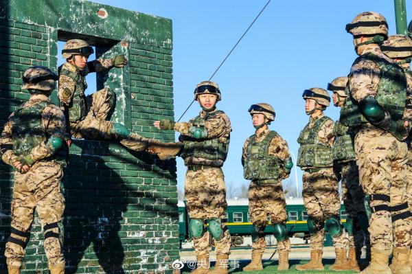 武警特战队员节后火热开练