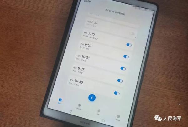 军校生过年回家有多闲不住？狗子都得跟着拉练5公里