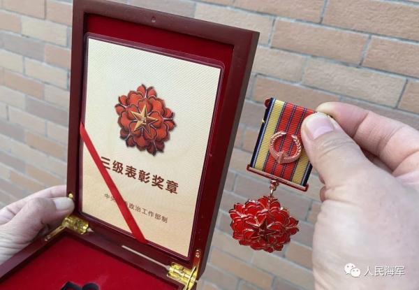 军校生过年回家有多闲不住？狗子都得跟着拉练5公里