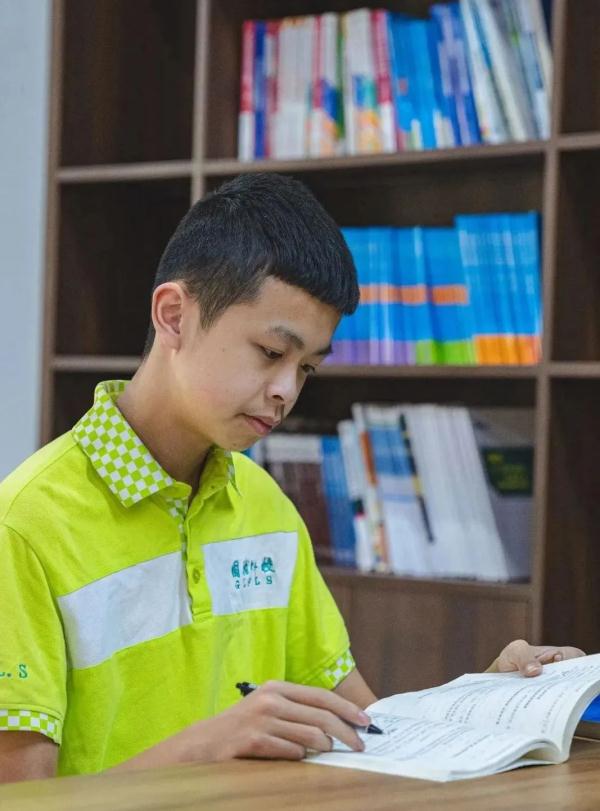 热搜沸了！14岁初中生保送清华，本硕博连读